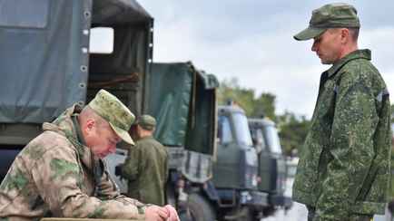 Минобороны объявило о вызове в военкоматы 60 тыс. белорусов. Зачем?