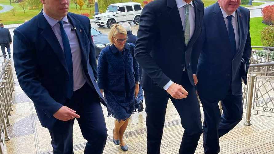 Лукашенко назвал себя "ярым сторонником сохранения" ЕС и рассказал Сийярто, почему беспокоится из-за ракет ATACMS