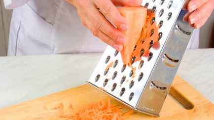 Как легко натереть морковь, не поранив пальцы? Тысячи людей оценили «разработку века» из TikTok