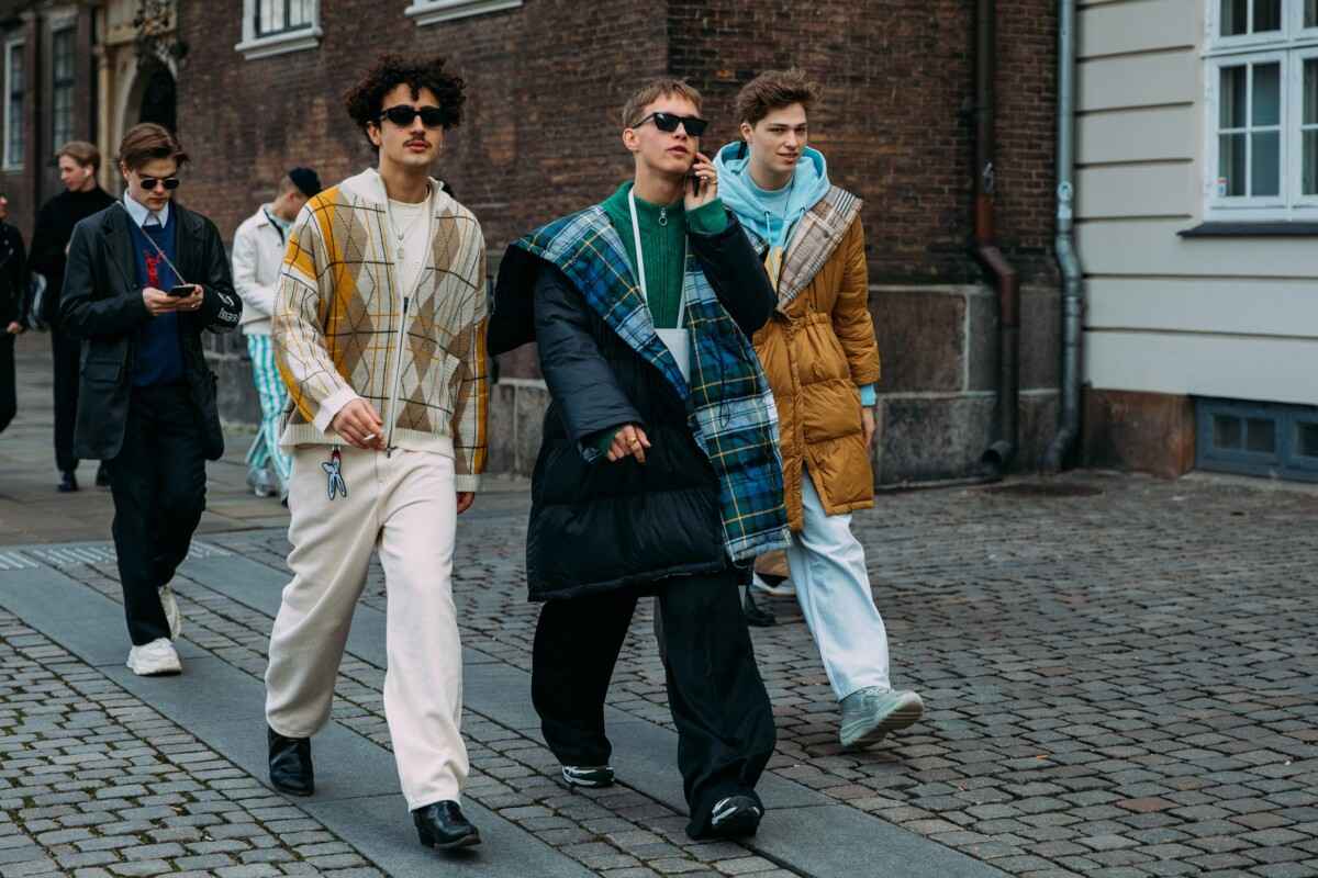 В ГАИ рассказали в какого цвета одежде белорусам безопаснее ходить ночью. Это как?