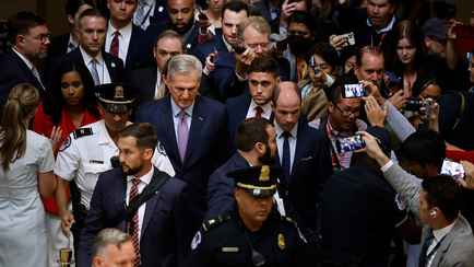 В США Палата представителей впервые в истории отправила своего спикера в отставку