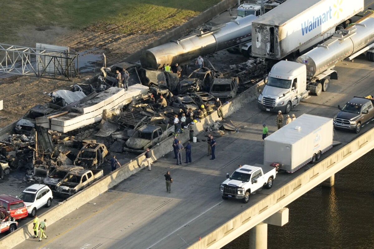 Из-за "супертумана" в США на мосту столкнулись 158 авто — 7 человек погибли