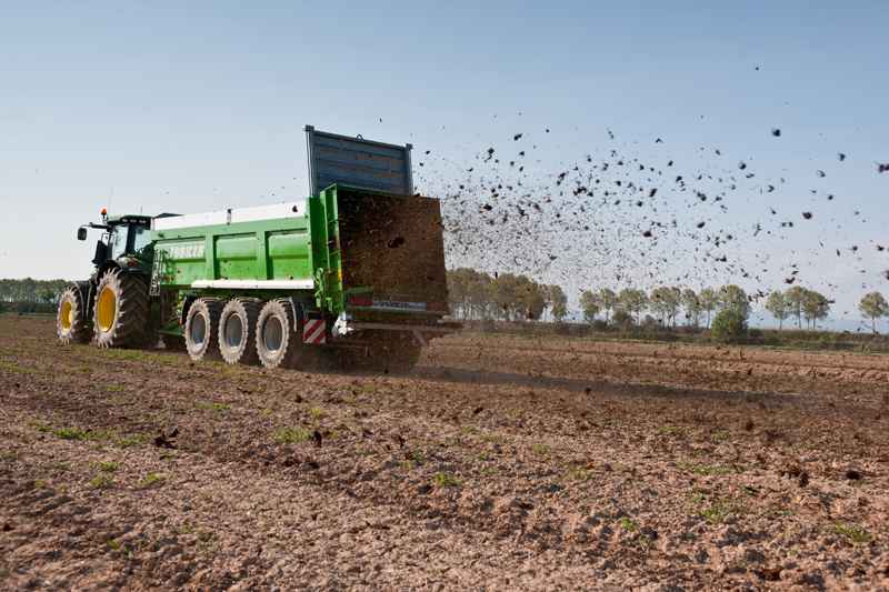 В КГК предложили сделать из белорусов "сезонных механизаторов". Кого может коснуться и как это будет?