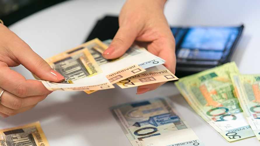 Новый ТК обязал платить зарплату белорусам два раза в месяц. А исключения будут?