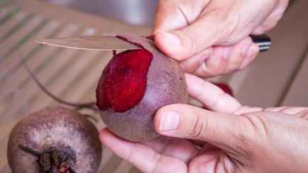 Как быстро почистить свеклу? После этого кожица отойдет сама