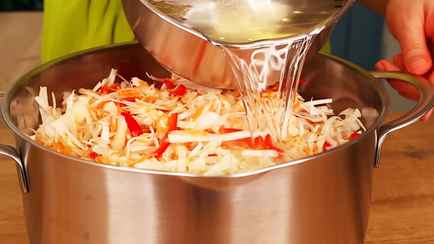 Как быстро и вкусно замариновать капусту? Эта будет готова уже через 5 часов