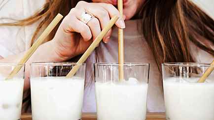 Стоит ли белорусам переходить с коровьего на растительное «молоко» или это «чушь собачья»? Разобрались, что говорят ученые