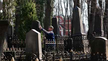 «Дети, внуки имеют право лечь в гроб на гроб» — В ритуальной службе рассказали, как можно хоронить белорусов