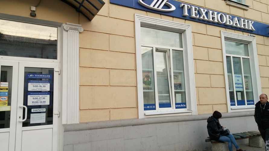 «Технобанк» возобновил оплату по картам Mastercard. У кого из белорусов проблемы останутся?