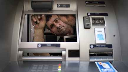 Банки предупредили белорусов о перебоях с выдачей наличных и платежами в ЕРИП 21-23 октября