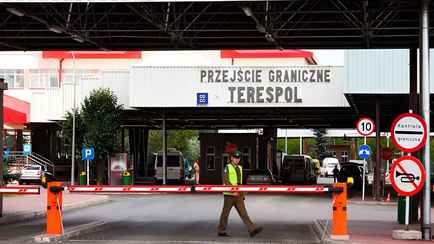 Польша возобновила пропуск машин через единственный пункт пропуска для проезда легковушек