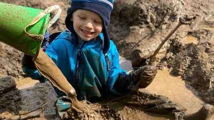 Как легко отмыть осеннюю грязь с одежды? Потрите ее этим домашним средством