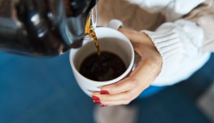 Чайная ложка этого в кофе стимулирует мозг. Что еще говорят ученые?