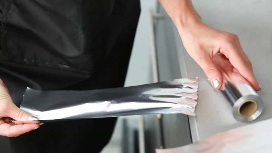 Зачем и когда нужно оборачивать руки фольгой? Дело не в теории заговора