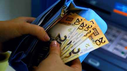 Белорусам разрешили требовать отсрочку по кредитам. Кому и на сколько объяснили в Нацбанке