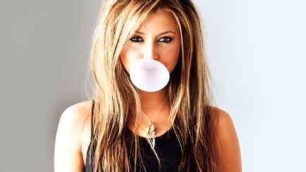 Учёные выяснили, что будет если съедать жвачку. Можно ли верить мифу из детства?