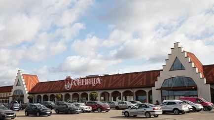 Под Минском открыли торговый центр, который строили 10 лет