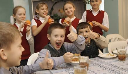 Комбинат школьного питания решил кормить белорусских учеников булгуром и биточками из говяжьей печени. Чем ещё?
