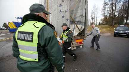 Литовские таможенники предупредили, что в ноябре очереди на границе с Беларусью станут двигаться медленнее. Почему?