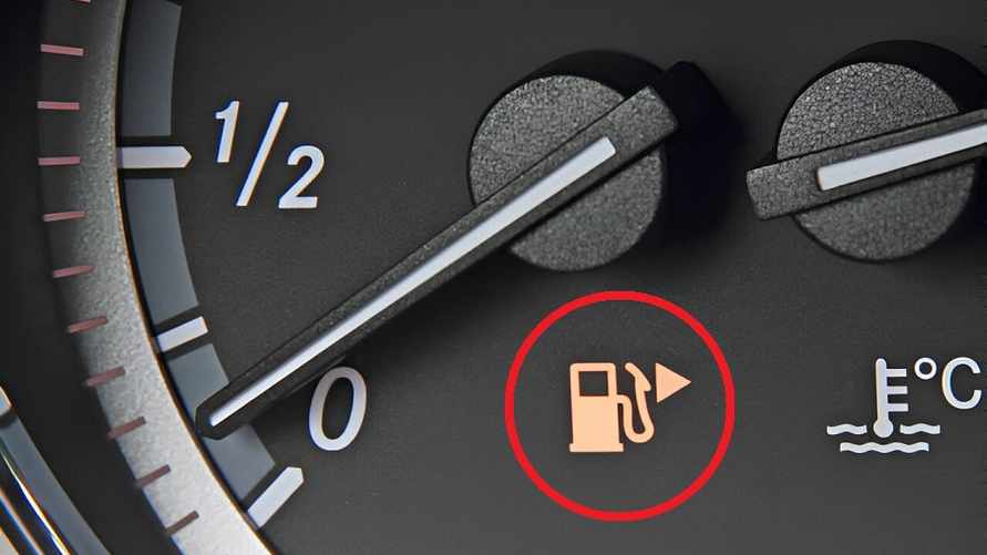 Этот треугольник у значка топлива есть во многих авто. Почему очень важен?