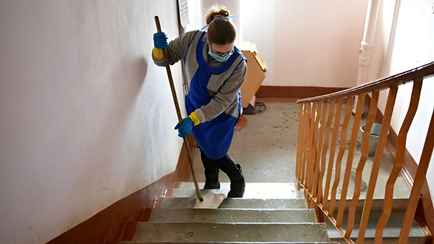 Есть три варианта. В ЖКХ ответили на жалобы белорусов о плохой уборке подъездов