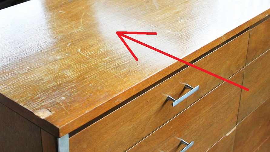 Натрите деревянную мебель этим домашним средством. От царапин не останется ни следа