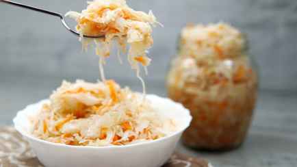 Этот продукт зря не добавляют при квашении капусты. Что станет со вкусом?
