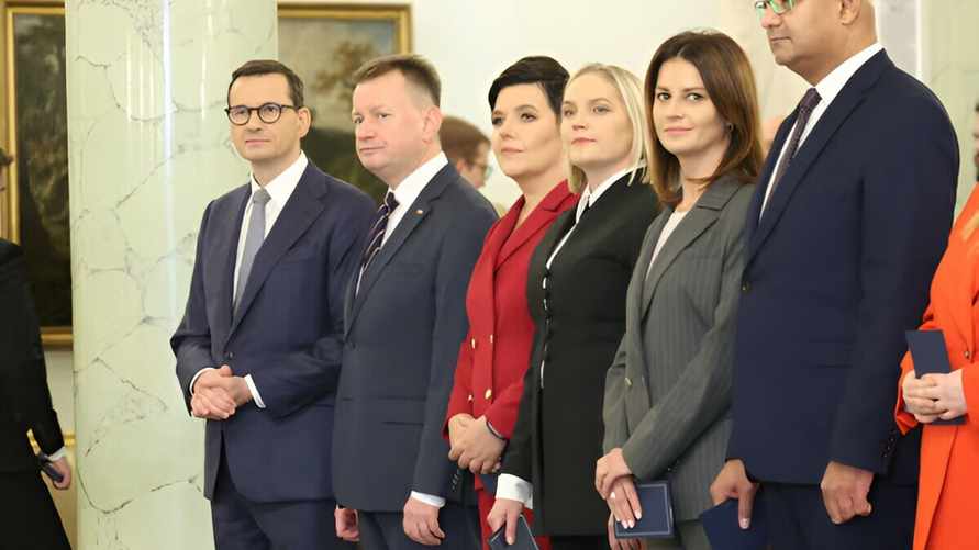 В Польше привели к присяге "правительство-зомби" - Politico