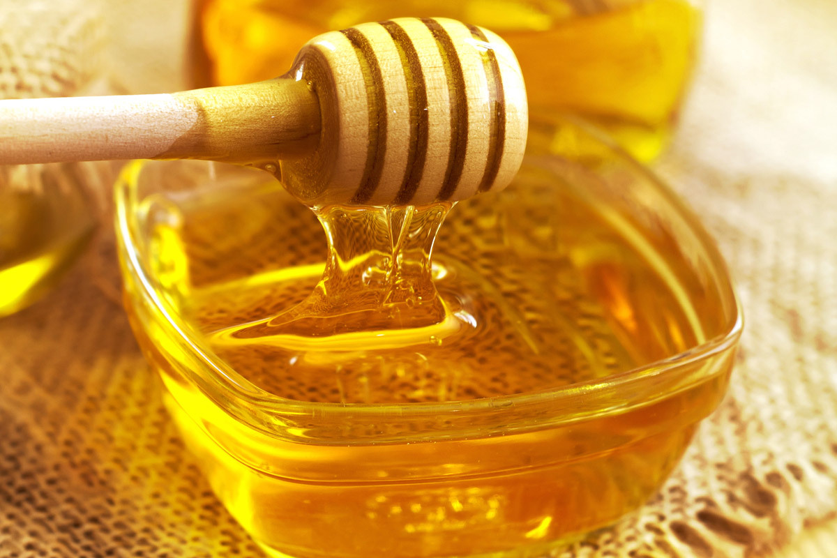 Можно ли есть мед с белым налетом? Специалисты объяснили, почему он появляется