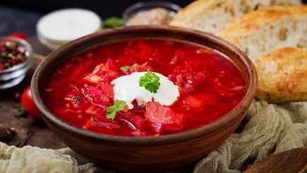 Эту хитрость со сметаной знают не все. Что с ней сделать, чтобы борщ стал еще вкуснее?