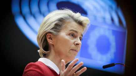 ЕС включил белорусов и сына Медведева в новый пакет санкций против России — The Guardian