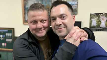 Залужный лайкнул Арестовича. Глава ВСУ ушел в оппозицию Зеленскому?