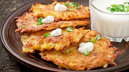 Эту хитрость с драниками знают не все. Что добавить, чтобы они не потемнели?