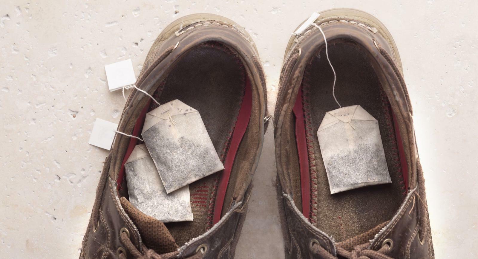 Как очистить замшевую обувь от соли и реагентов? Вотрите в нее эти 2 ингредиента