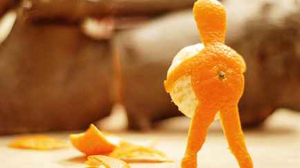 Большинство людей чистят мандарины неправильно? Сделайте так — и дольки сами выскочат из шкурки