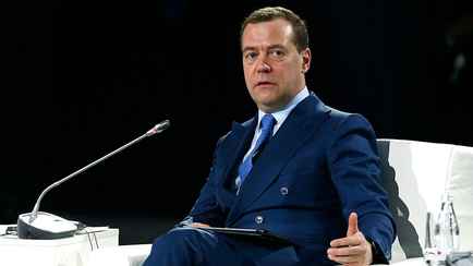 «Может пойти на рискованные действия» — Медведев предрёк «прямое столкновение» Польши с Беларусью и Россией