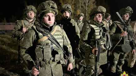 Совбез Беларуси предупредил о военной технике на дорогах и «ограничениях граждан». Что известно?