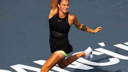 Соболенко прошла через Рыбакину в полуфинал итогового турнира WTA в Канкуне