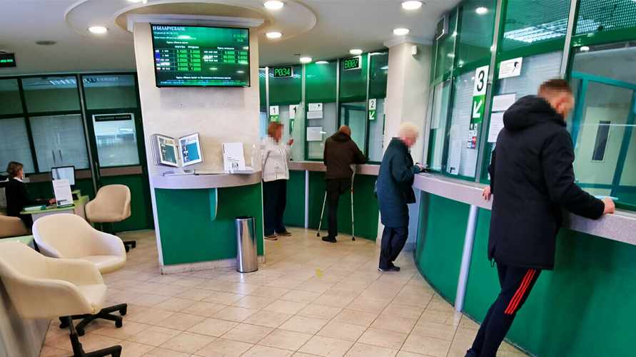 Беларусбанк предложил переводить деньги за границу по номеру телефона. Но есть нюанс