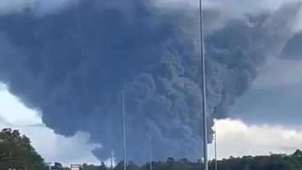 В США взорвался химический завод. Местные жители поделились видео