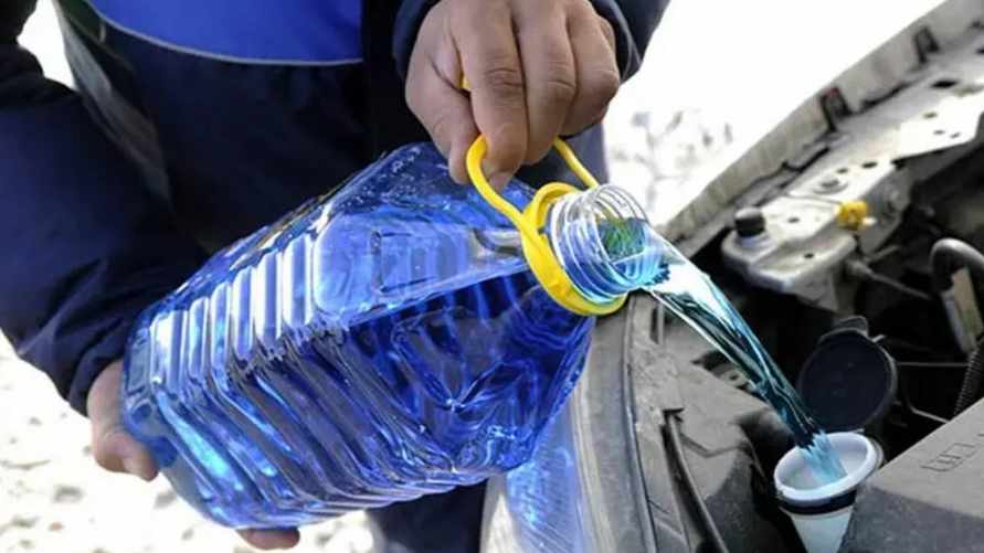 Как выбрать качественную "незамерзайку"? Ищите эти слова на этикетке и встряхните канистру