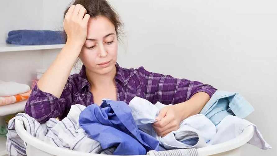 Эти 8 хитростей помогут быстрее высушить постиранную одежду осенью и зимой. Зачем выносить ее на улицу?