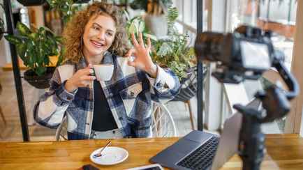 В Беларуси блогеров решили включить в спецреестр, а мобильным операторам – запретить навязывать рекламу