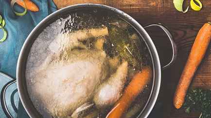 Этот овощ белорусы добавляют во все супы, но он может превратить их в токсичную отраву. Как приготовить безопасно?