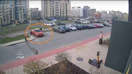 Под Минском женщина переехала 5-летнего сына, выпавшего из машины. За что составили четыре протокола?