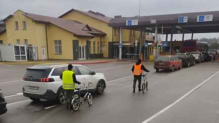 Велосипедистов приравняли к авто? Белорусы рассказали о новых правилах в очереди на границе с Литвой