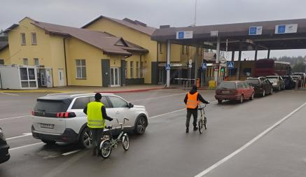 Велосипедистов приравняли к авто? Белорусы рассказали о новых правилах в очереди на границе с Литвой