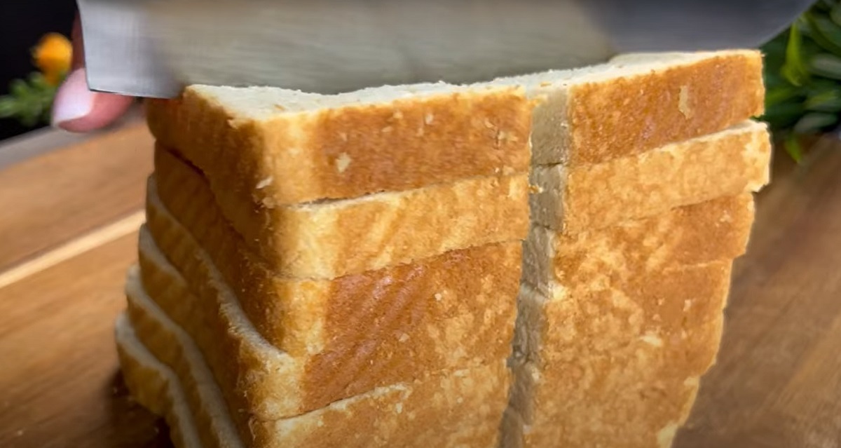 Залейте белый хлеб этой смесью и поставьте в духовку. Нашли простой рецепт вкусного десерта