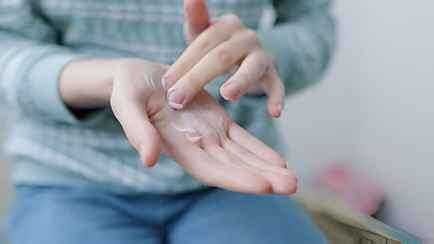 Какими домашними средствами можно заменить крем для рук? Нашли 3 варианта