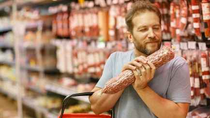 Сколько мяса в сырокопченой колбасе? Узнали, чего не должно быть в составе качественной